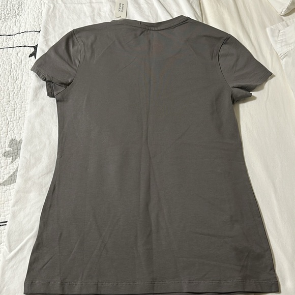 Banana Republic TShirt - Picture 4 of 4